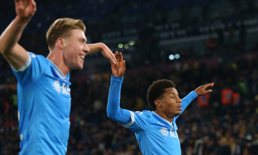 ROME, ITALY - NOVEMBER 30: David Neres of Napoli celebrates scoring his team