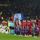 ROME, ITALY - DECEMBER 15: Como 1907 and AS Roma players line up on the pitch prior to the Serie A match between AS Roma and Como 1907 at Stadio Olimpico on December 15, 2025 in Rome, Italy. (Photo by Paolo Bruno/Getty Images)