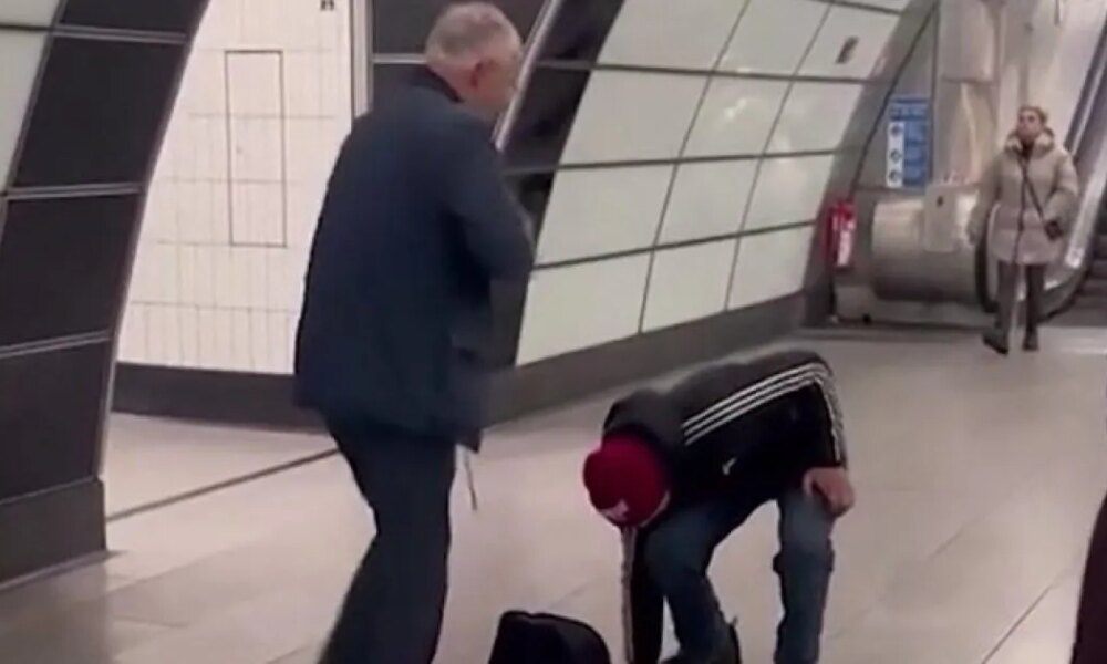 Moment busker playing the tin whistle has cash snatched at Tube station by thief | News UK