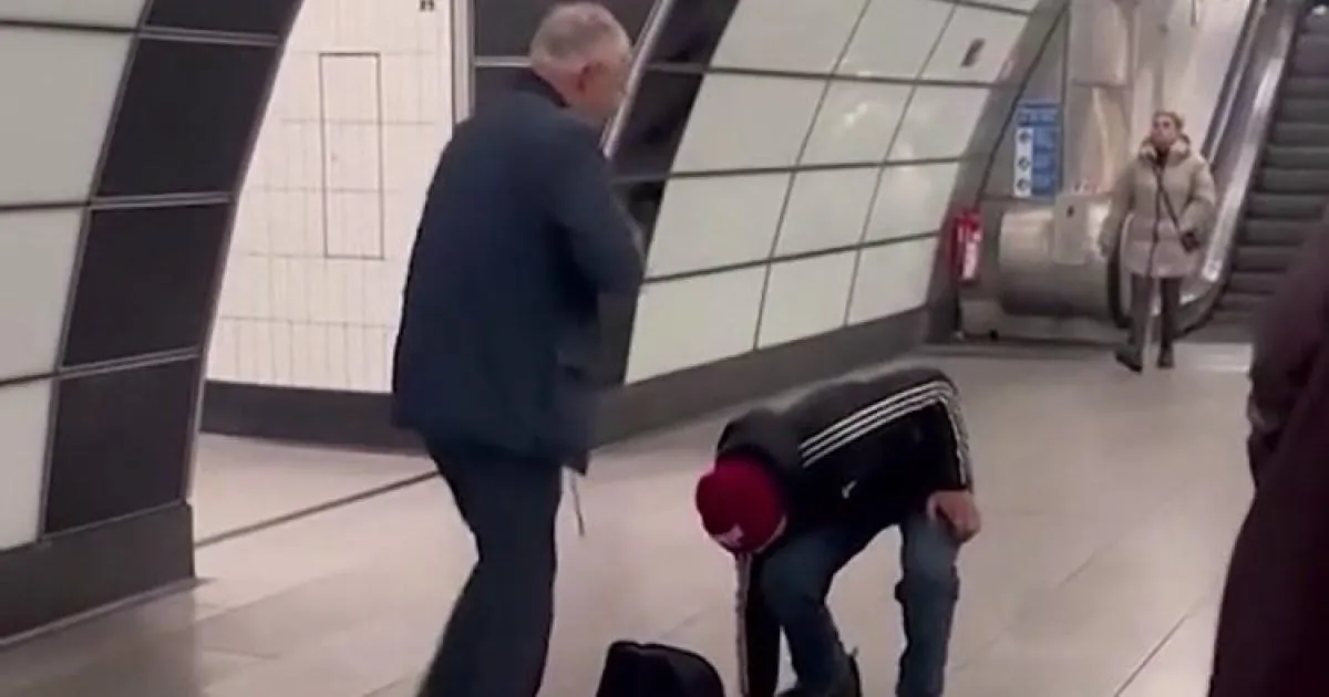 Moment busker playing the tin whistle has cash snatched at Tube station by thief | News UK