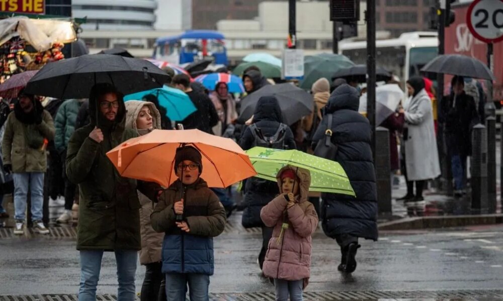 Britain to face deluge of rain with swollen rivers to burst their banks | News UK