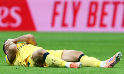 MILAN, ITALY - OCTOBER 19: Santiago Gimenez of AC Milan lies on the field during the Serie A match between AC Milan and ACF Fiorentina at Giuseppe Meazza Stadium on October 19, 2025 in Milan, Italy. (Photo by Marco Luzzani/Getty Images)