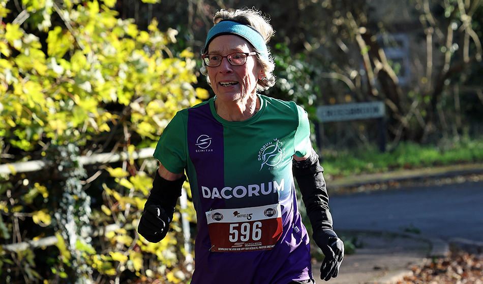 Sarah Roberts improves W75 record for five miles to 37:19