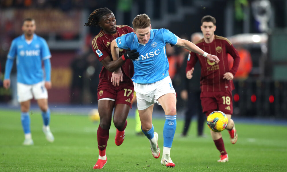 ROME, ITALY - FEBRUARY 02: Scott McTominay of Napoli is challenged by Manu Kone of AS Roma during the Serie A match between AS Roma and Napoli at Stadio Olimpico on February 02, 2025 in Rome, Italy. (Photo by Paolo Bruno/Getty Images)