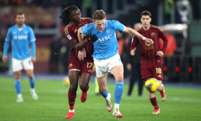 ROME, ITALY - FEBRUARY 02: Scott McTominay of Napoli is challenged by Manu Kone of AS Roma during the Serie A match between AS Roma and Napoli at Stadio Olimpico on February 02, 2025 in Rome, Italy. (Photo by Paolo Bruno/Getty Images)