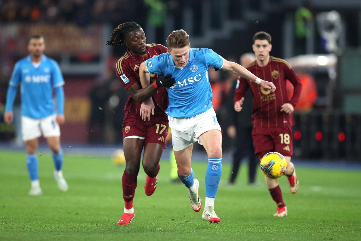 ROME, ITALY - FEBRUARY 02: Scott McTominay of Napoli is challenged by Manu Kone of AS Roma during the Serie A match between AS Roma and Napoli at Stadio Olimpico on February 02, 2025 in Rome, Italy. (Photo by Paolo Bruno/Getty Images)
