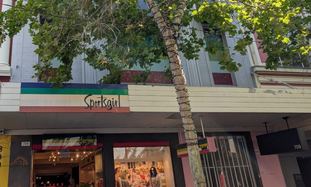 ISPT to sell mall building