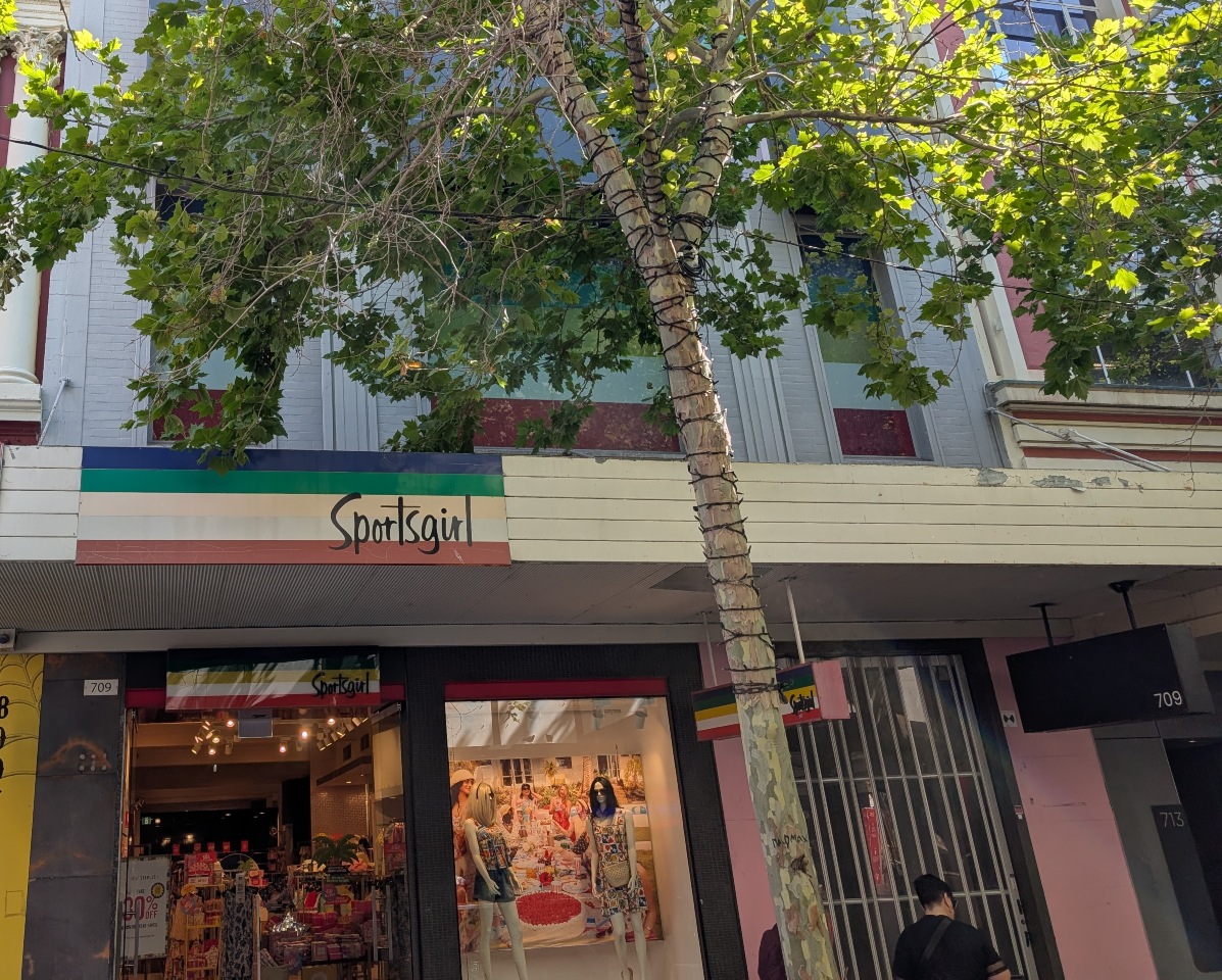 ISPT to sell mall building