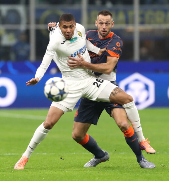 MILAN, ITALY - NOVEMBER 05: Edmilson of FC Kairat is put under pressure by Stefan de Vrij of Internazionale during the UEFA Champions League 2025/26 League Phase MD4 match between FC Internazionale Milano and FC Kairat Almaty at Stadio San Siro on November 05, 2025 in Milan, Italy. (Photo by Marco Luzzani/Getty Images)