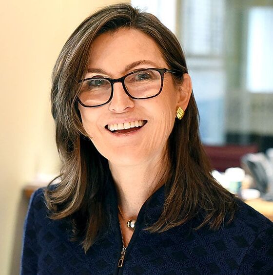 Robinhood Trips Sell Signal, Cathie Wood's ARK Funds Buy The Dip