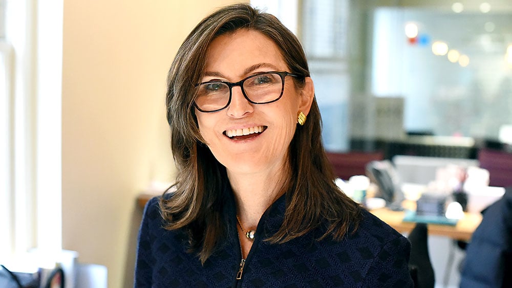 Robinhood Trips Sell Signal, Cathie Wood's ARK Funds Buy The Dip