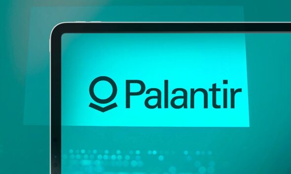 Palantir Stock Rises In Buy Zone After Contract Wins, Earnings Beat| Investor's Business Daily