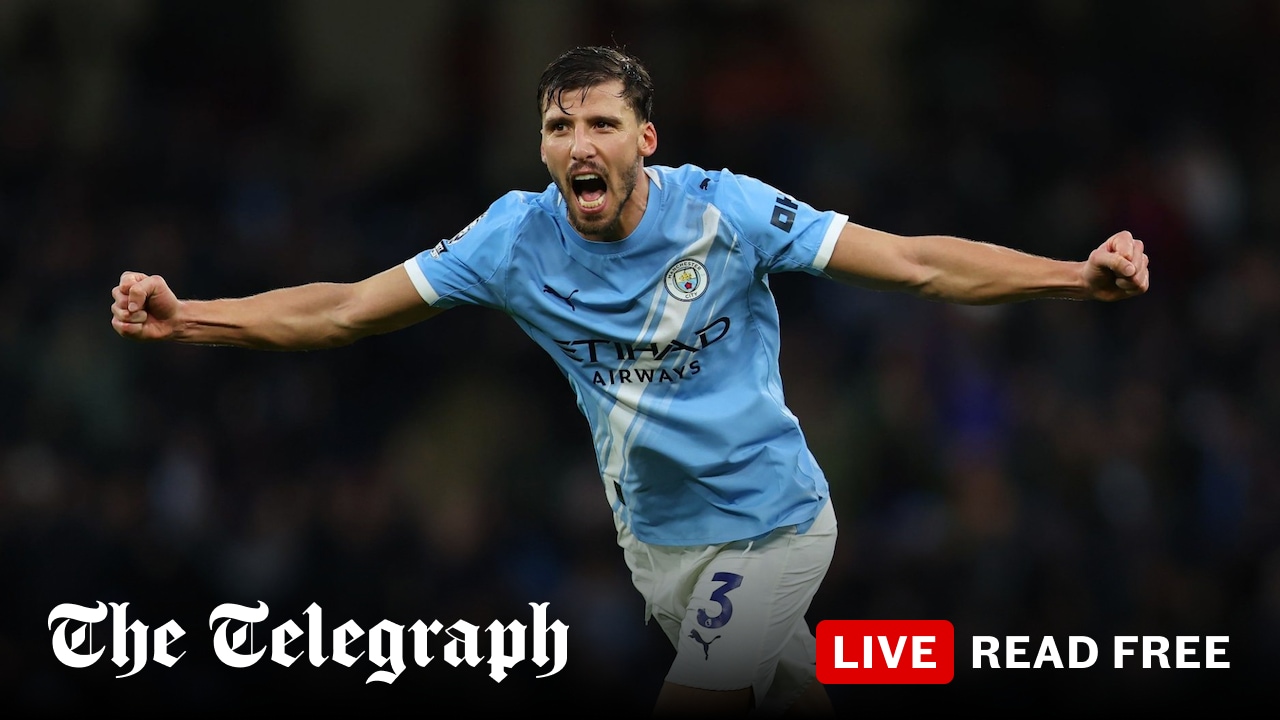 Manchester City cruise past Sunderland to close the gap on Arsenal