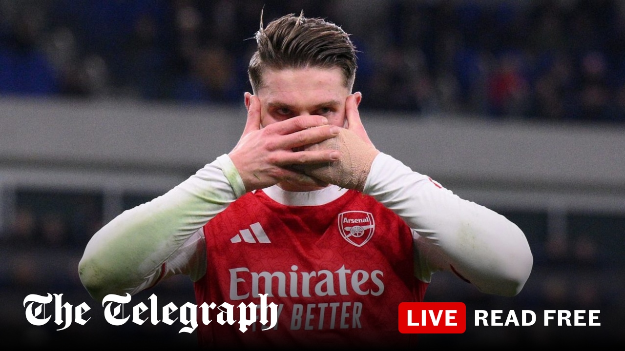 Arsenal win ugly again as Gyokeres penalty reclaims top spot