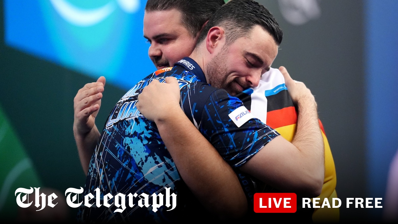 Luke Humphries survives scare to reach World Darts Championship last 16