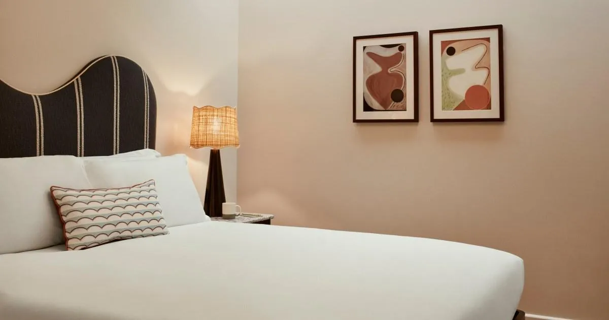 My honest review of The Hoxton's 'hideout room' that has no windows