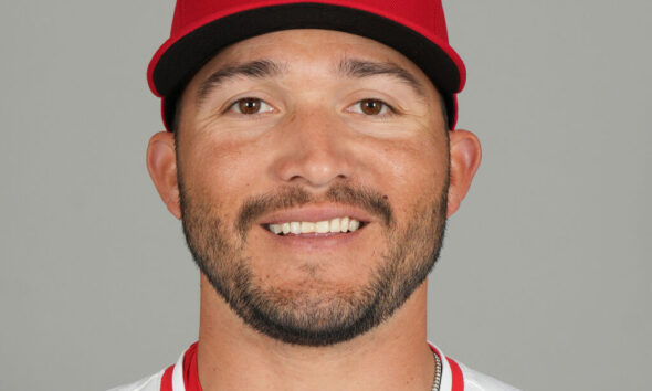 Angels Re-Sign Yolmer Sanchez To Minor League Deal