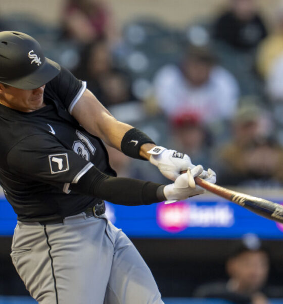 NPB's Yomiuri Giants Sign Bobby Dalbec