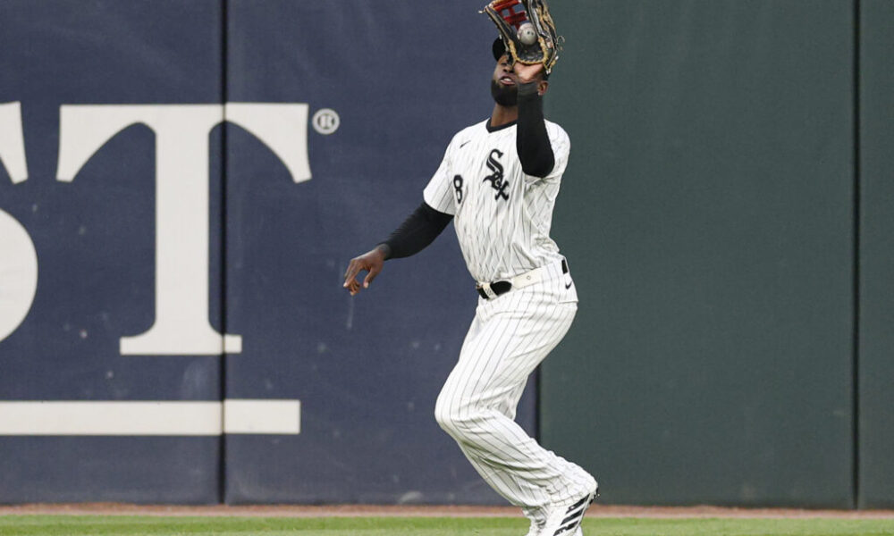 Reds, White Sox Reengage On Luis Robert Jr.