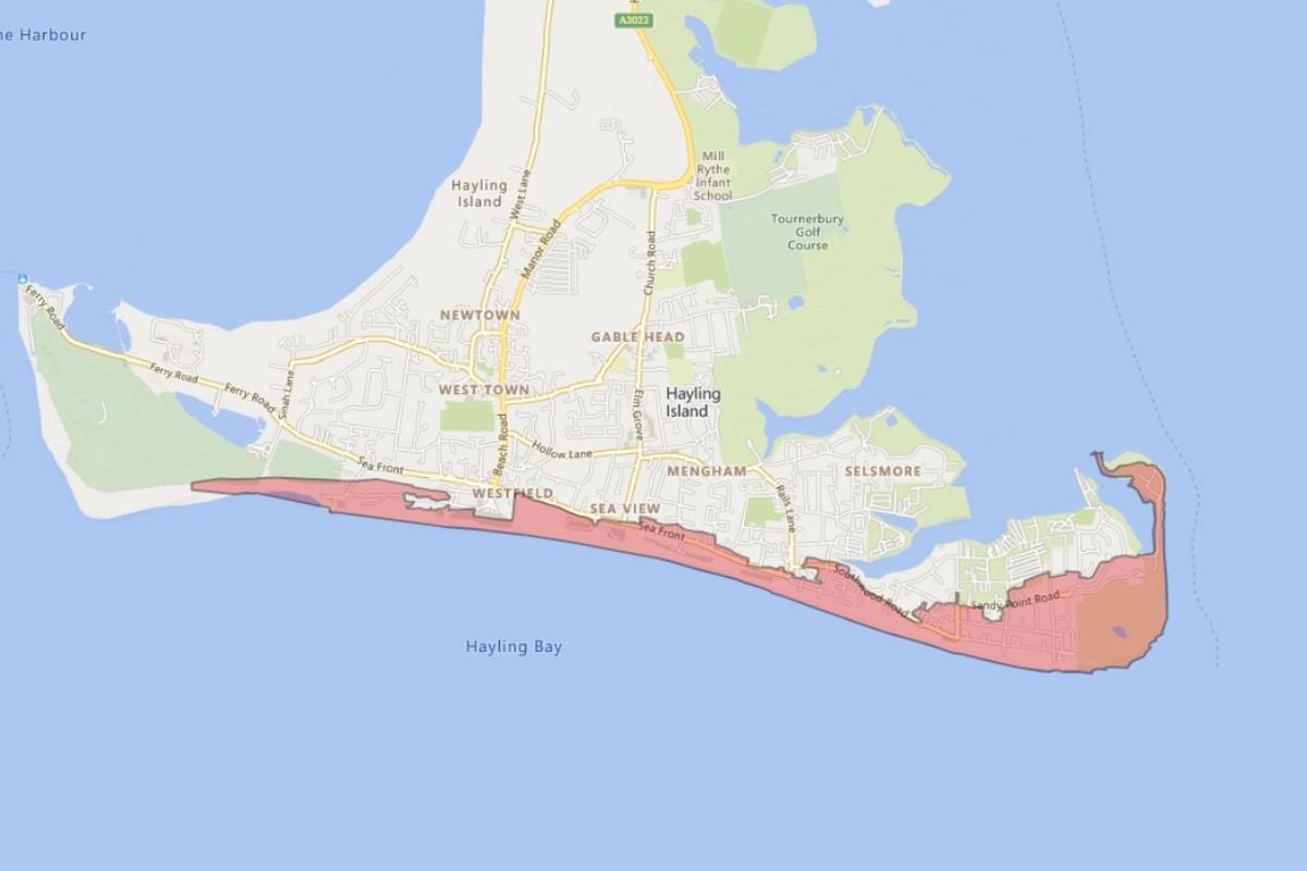 "Act Now" flood warning issued for Hayling Island with high tide "expected" to cause flooding