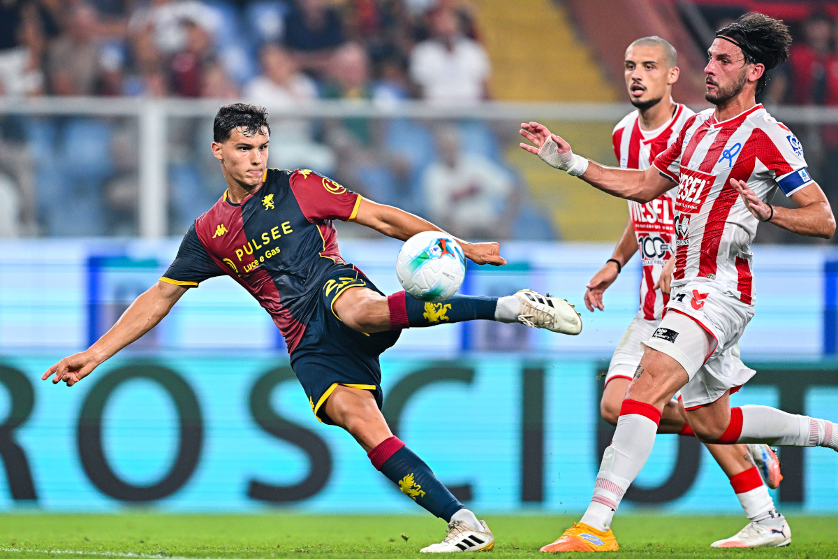 GENOA, ITALY - AUGUST 15: Valentin Carboni of Genoa (left) scores the opening goal during the Coppa Italia match between Genoa CFC and LR Vicenza at Stadio Luigi Ferraris on August 15, 2025 in Genoa, Italy. (Photo by Simone Arveda/Getty Images)