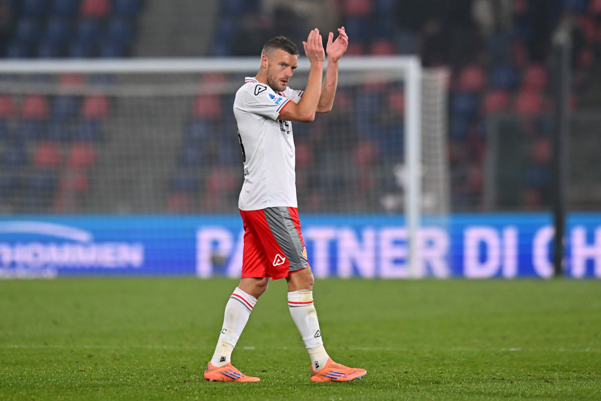 BOLOGNA, ITALY - DECEMBER 01: Jamie Vardy of Cremonese acknowledges the fans as he leaves the pitch after being substituted during the Serie A match between Bologna FC 1909 and US Cremonese at Renato Dall