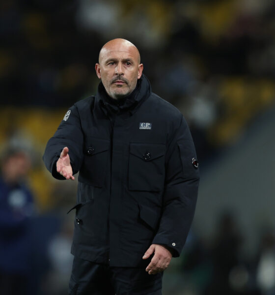 RIYADH, SAUDI ARABIA - DECEMBER 19: Vincenzo Italiano, Head Coach of Bologna FC 1909, reacts during the Supercoppa Italiana semifinal match between Bologna FC 1909 and FC Internazionale at King Saud University Stadium on December 19, 2025 in Riyadh, Saudi Arabia. (Photo by Yasser Bakhsh/Getty Images)