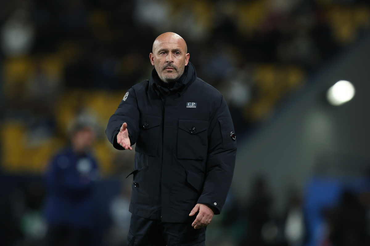 RIYADH, SAUDI ARABIA - DECEMBER 19: Vincenzo Italiano, Head Coach of Bologna FC 1909, reacts during the Supercoppa Italiana semifinal match between Bologna FC 1909 and FC Internazionale at King Saud University Stadium on December 19, 2025 in Riyadh, Saudi Arabia. (Photo by Yasser Bakhsh/Getty Images)