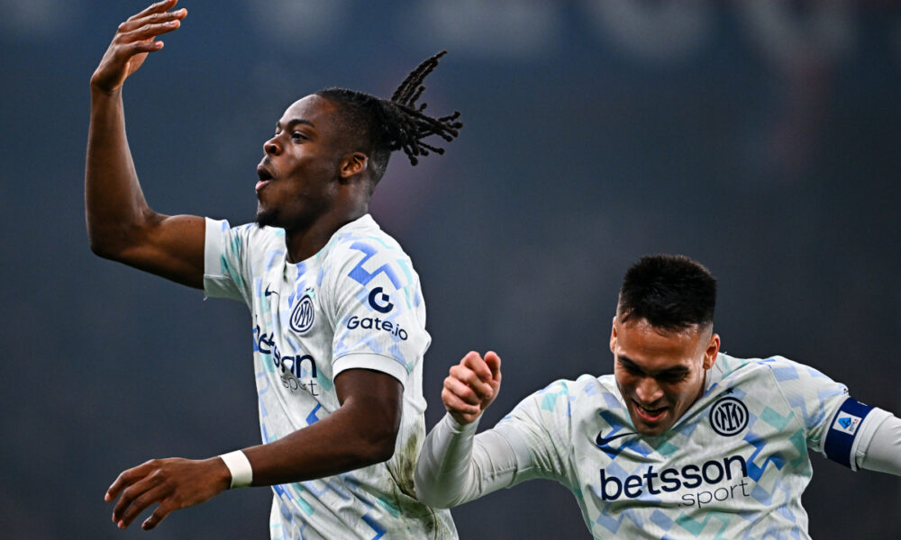 GENOA, ITALY - DECEMBER 14: Yann Bisseck of Inter (left) celebrates with his team-mate Lautaro Martinez after scoring a goal during the Serie A match between Genoa CFC and FC Internazionale at Luigi Ferraris Stadium on December 14, 2025 in Genoa, Italy. (Photo by Simone Arveda/Getty Images)