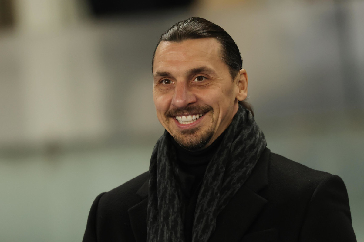 epa11787535 Milans senior advisor Zlatan Ibrahimovic smiles before the Italian Serie A soccer match between Hellas Verona and AC Milan, in Verona, Italy, 20 December 2024. EPA-EFE/FILIPPO VENEZIA