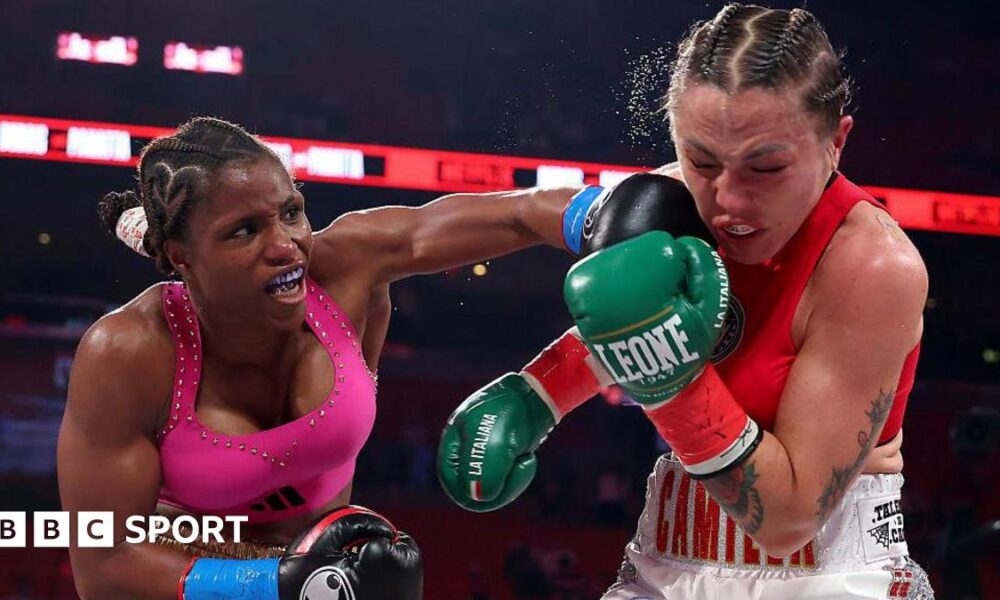 Caroline Dubois lands an overhand left against Dubois against Camilla Panatta