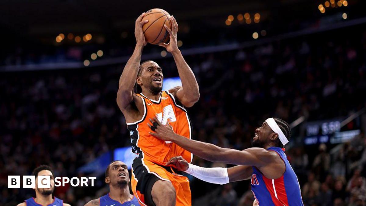 Kawhi Leonard takes a shot against the Detroit Pistons