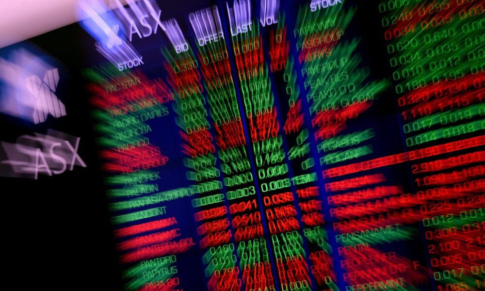 Shares finish flat as energy stocks continue to drift