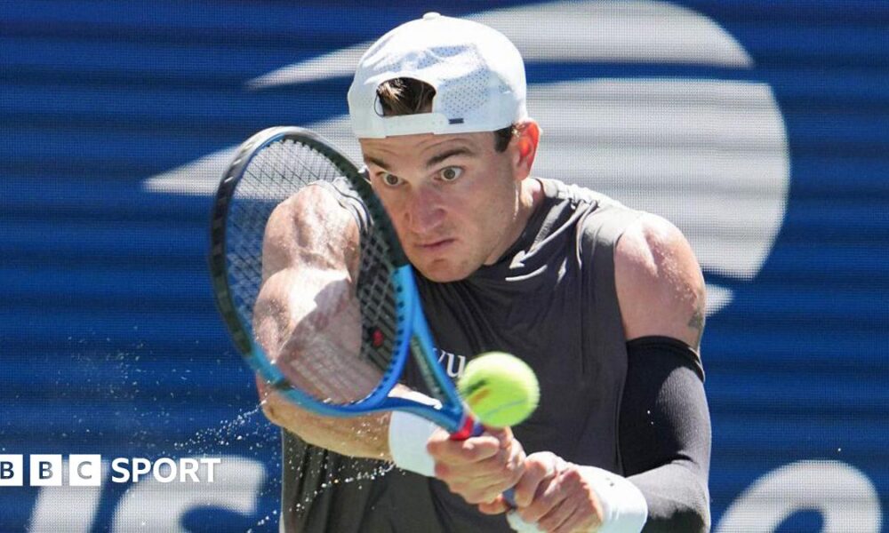 Jack Draper playing a shot