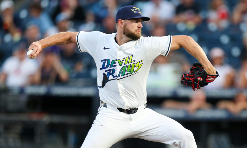 Giants To Sign Adrian Houser