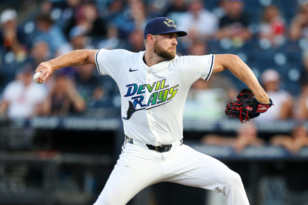 Giants To Sign Adrian Houser