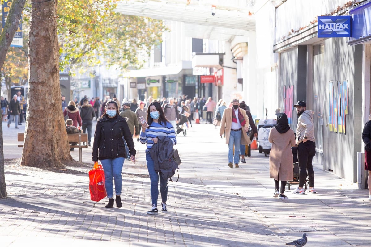 Stark warning issued to Portsmouth Commercial Road shoppers ahead of Christmas - what is it?