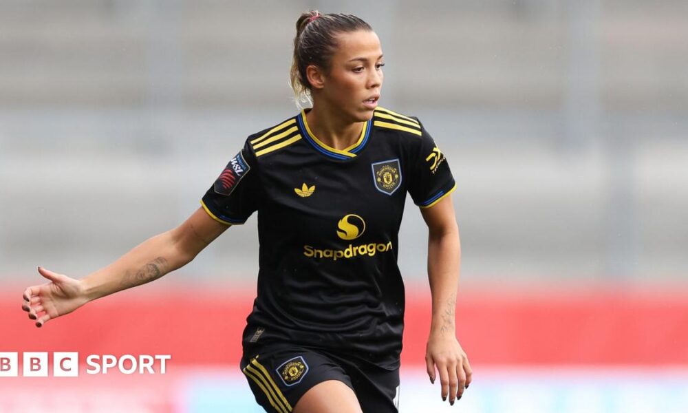 Celin Bizet playing for Manchester United women