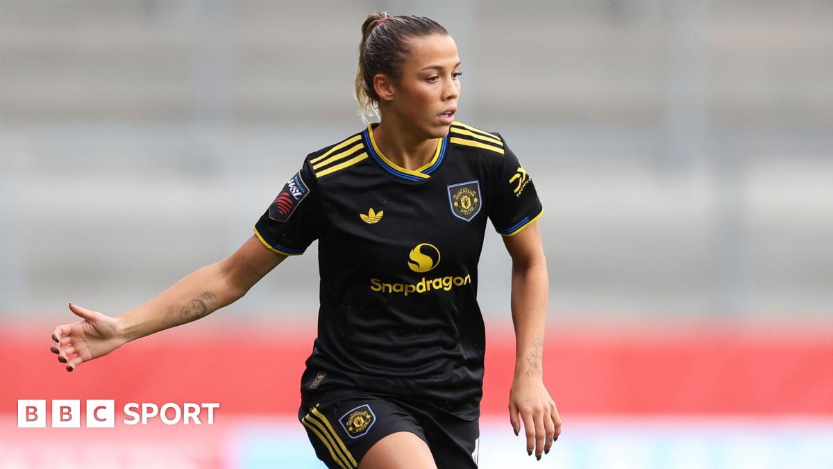 Celin Bizet playing for Manchester United women