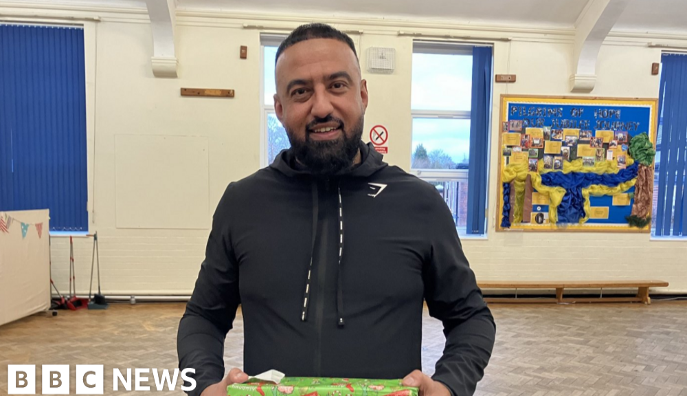 Stoke takeaway owner delivers 1,000 presents to children in need