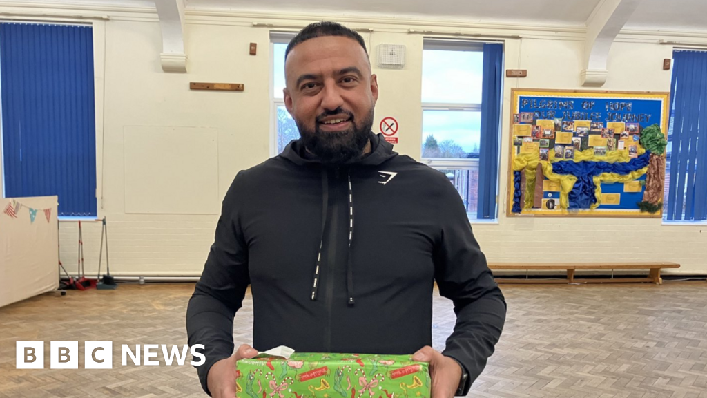 Stoke takeaway owner delivers 1,000 presents to children in need