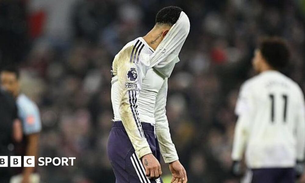 Dejected Man Utd player