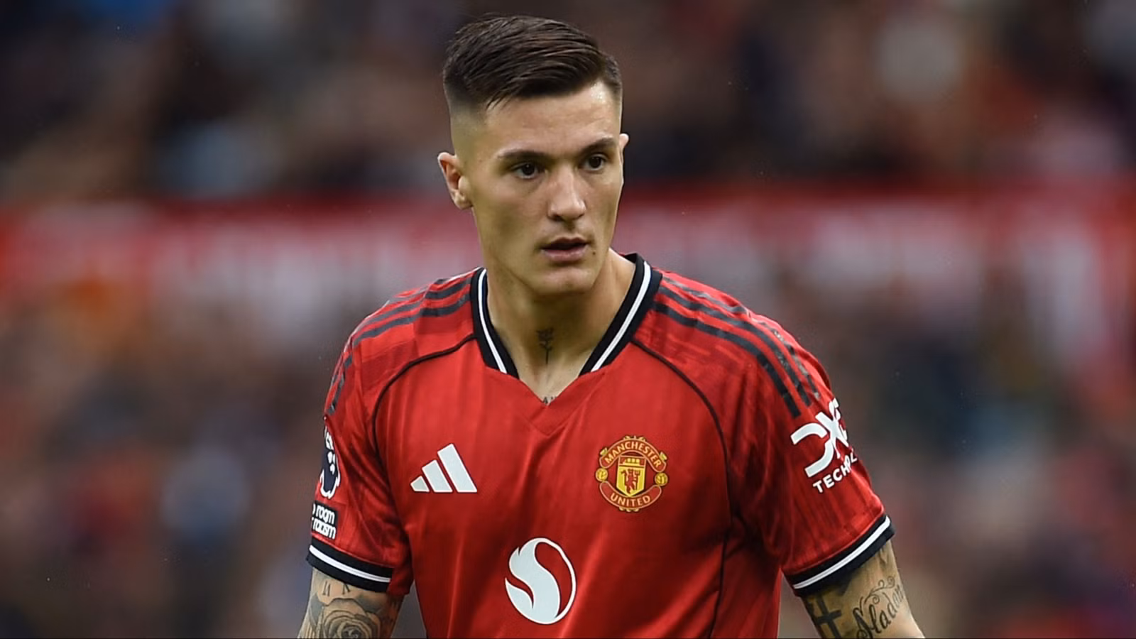 Man Utd pursuing "one of Europe's most in-form STs"