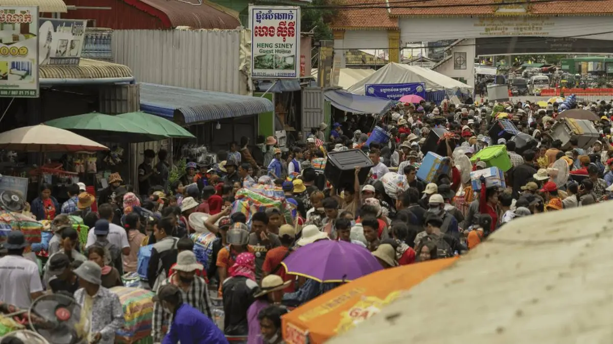 Border clashes with Cambodia displace more than 500,000 people