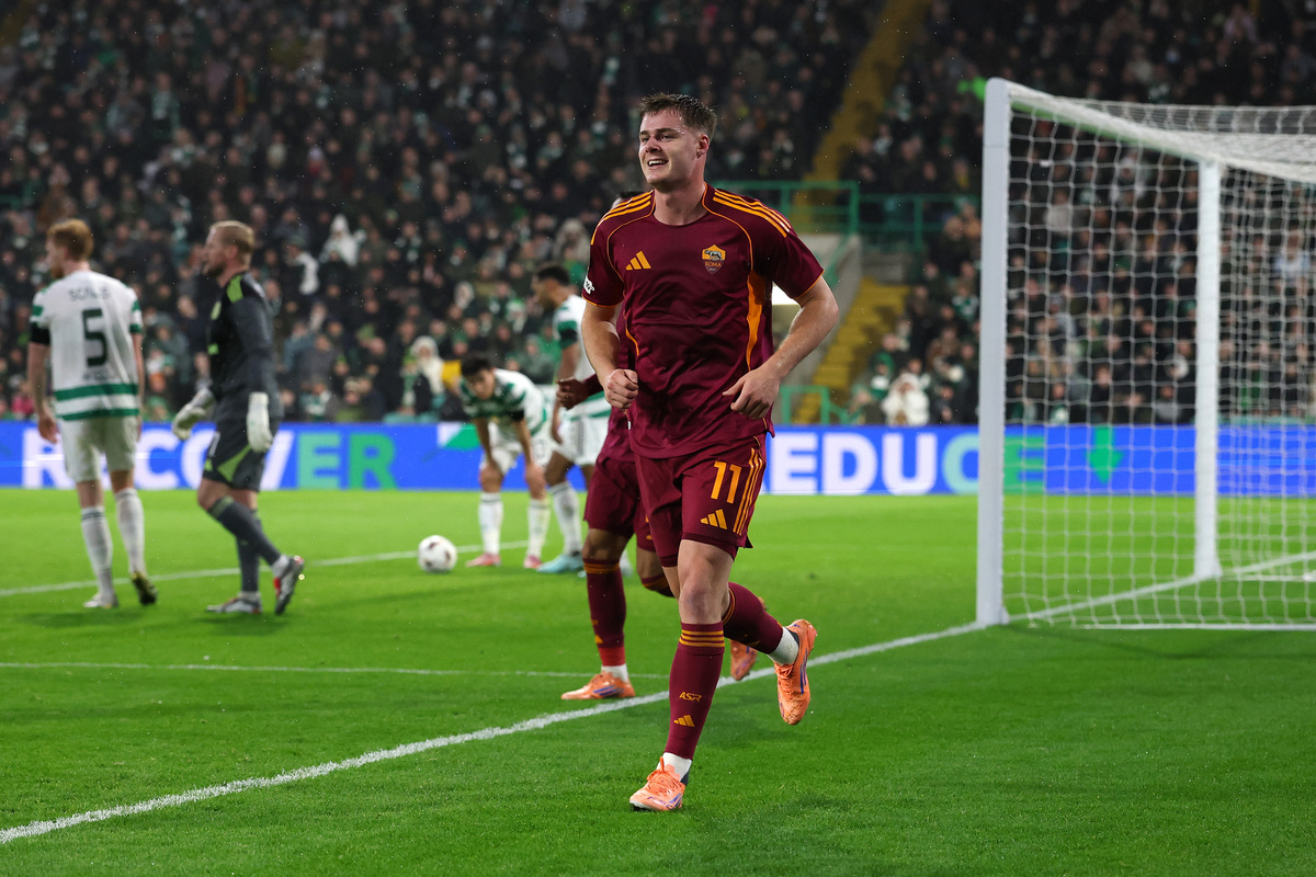 GLASGOW, SCOTLAND - DECEMBER 11: Evan Ferguson of AS Roma celebrates scoring his team