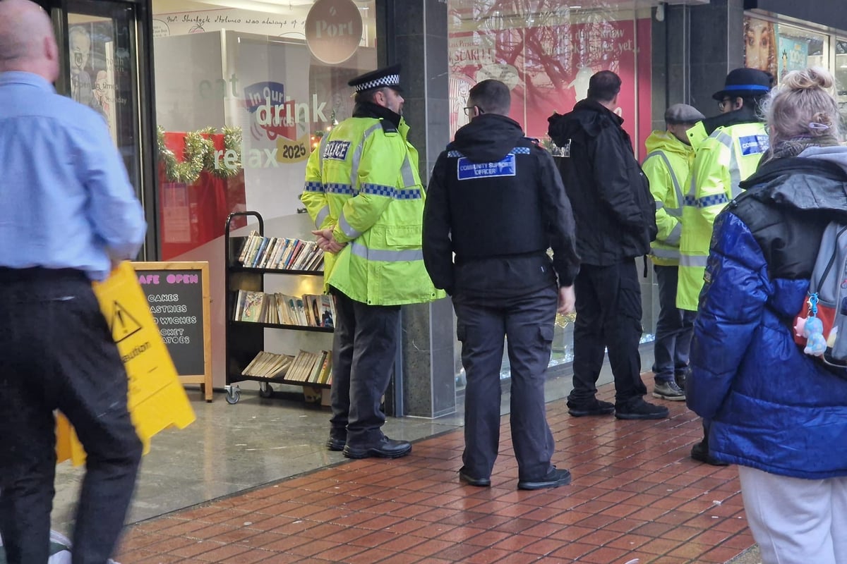 WATCH: Man given boot from Southsea Library by police and told to “go away”