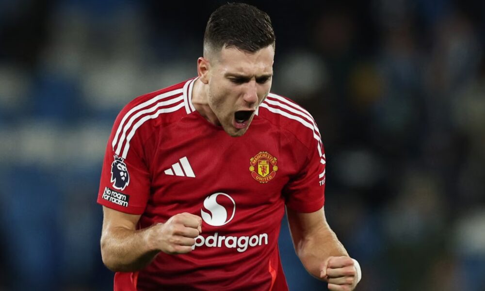 Man Utd "looking at" signing Dalot replacement who's like Alphonso Davies