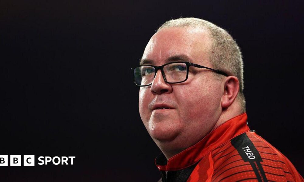 Stephen Bunting looks on