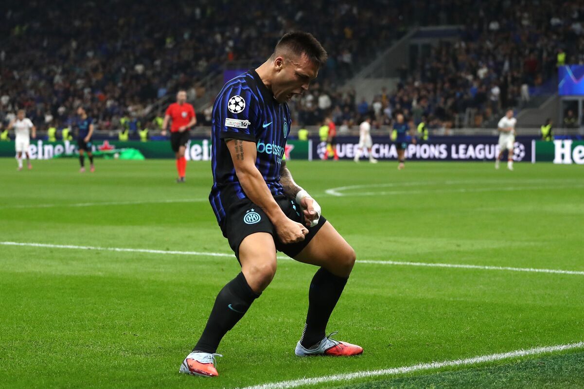 MILAN, ITALY - SEPTEMBER 30: Lautaro Martinez of FC Internazionale celebrates after scoring their team