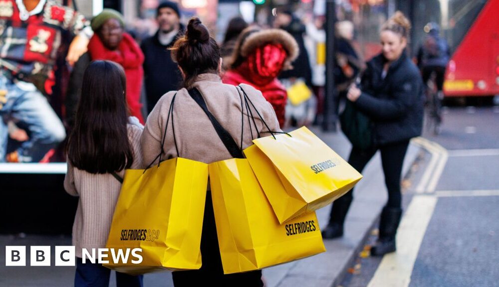 London's West End bucks Christmas shopping trends